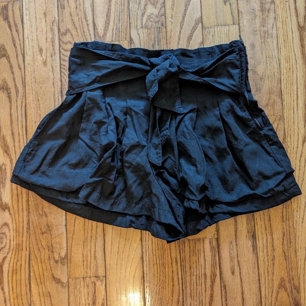High Waisted Black pleated shorts
